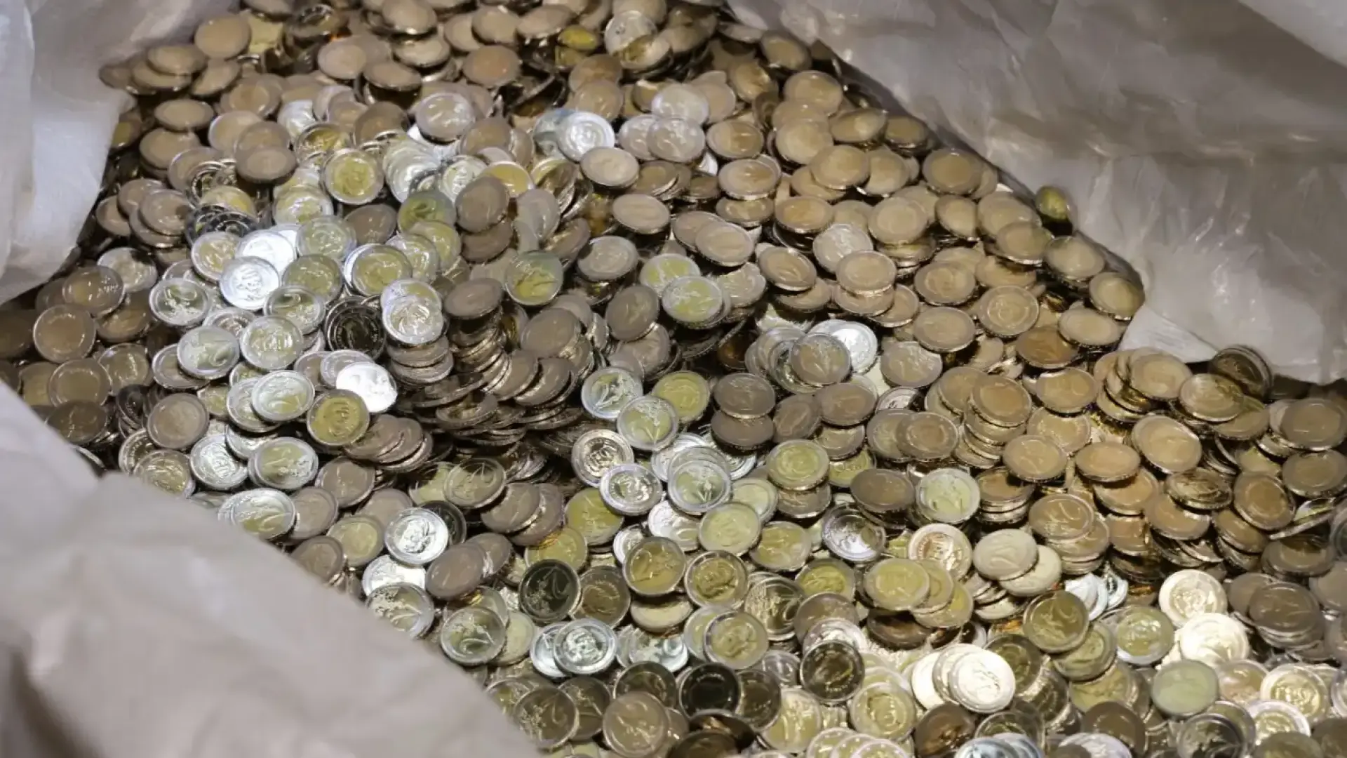 Имате камара стотинки? Ето как да ги обмените в евро без такса