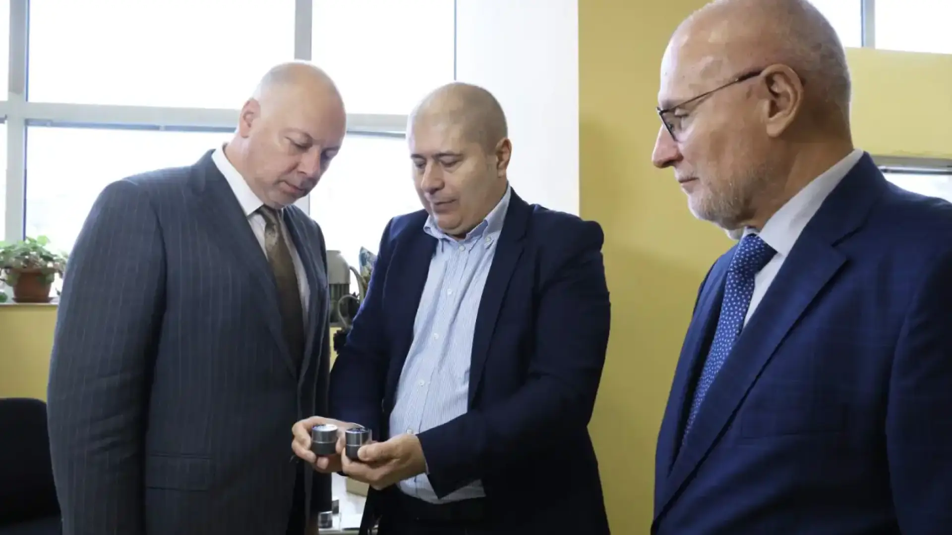 Желязков с голяма новина за българските евромонети Снимки