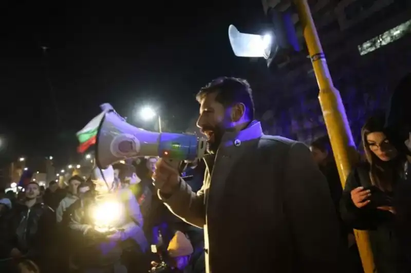 Бивш МВР шеф изобличи голямата беля на Кирил Петков, отправи страшно предупреждение