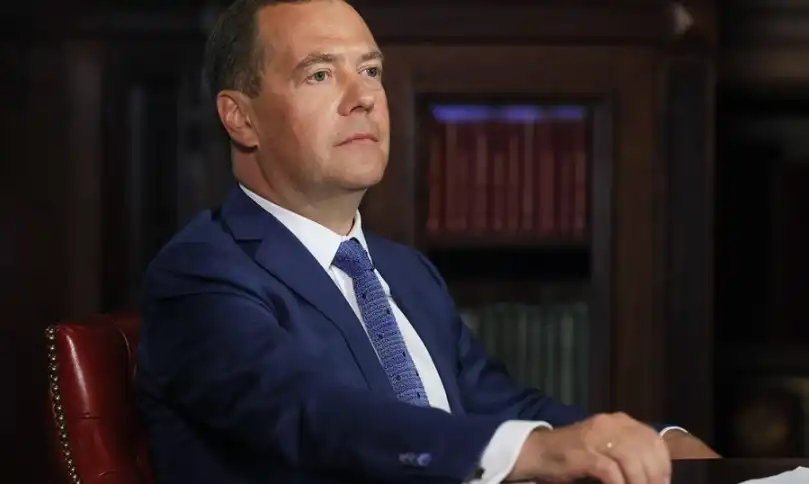 Медведев подкрепи Мъск