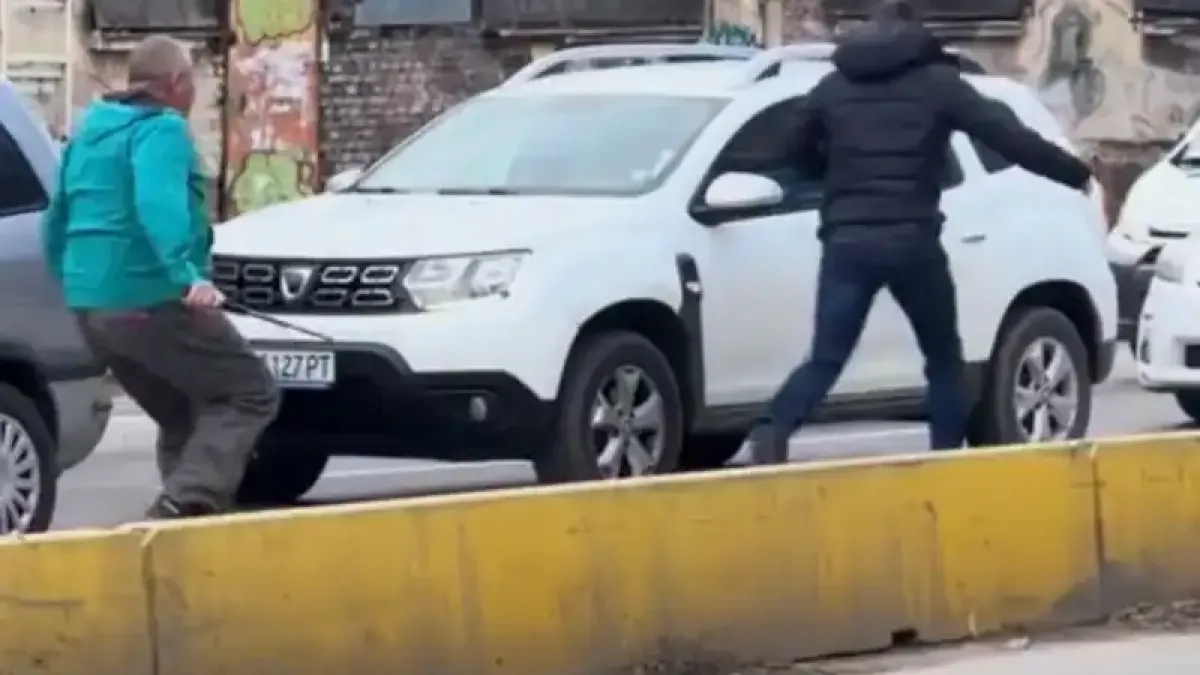 Екшън в София: Шофьор на бетоновоз подгони мъж с метална палка посред бял ден!