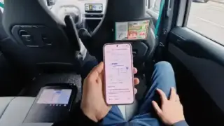 Първият в света смартфон, управляван изцяло от AI агенти, в действие Видео
