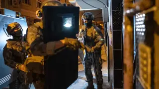 Война в Истанбул: Наркодилъри откриха огън по полицията, елитен командос загина