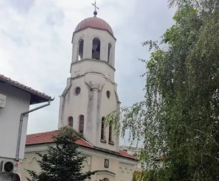 Скандално: Храм в България изгони бебе