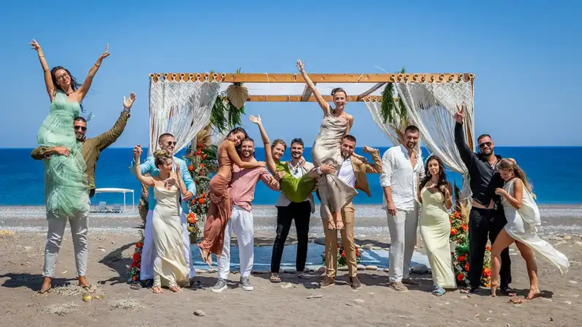 Обрат на финала в "Ергенът: Любов в рая": Плеймейтката Дениз се сгоди, Габи и Блага страдат без пръстени Снимки