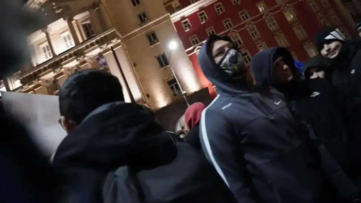 Само в БЛИЦ: Това е цялата истина за протестите и погромите в София
