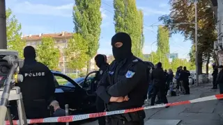 Извънредна ситуация в "Люлин": Полицейският отряд „Кобра“ нахлува поред във...