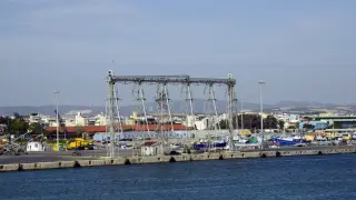 Втечнен природен газ за България се разтоварва край Александруполис