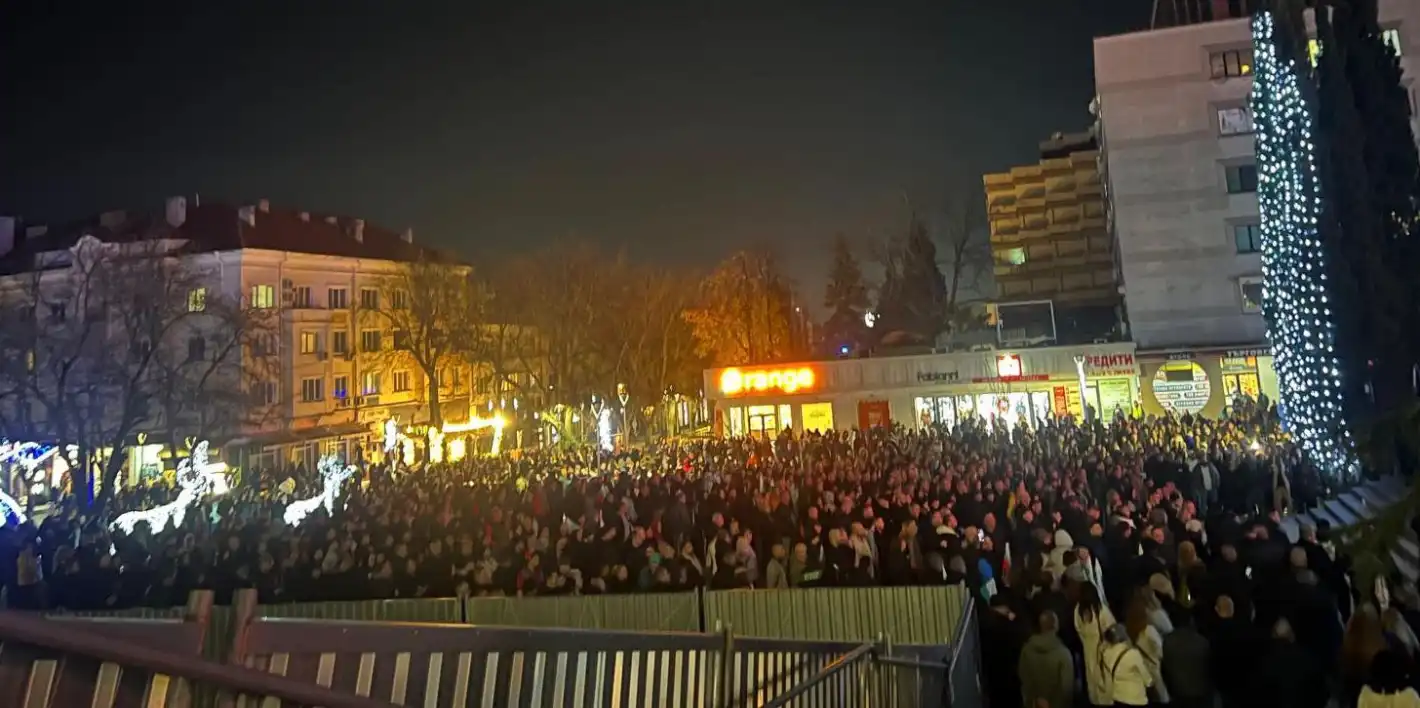 Стара Загора се пръска, митингът за справедливост изпълни големите градове Видео