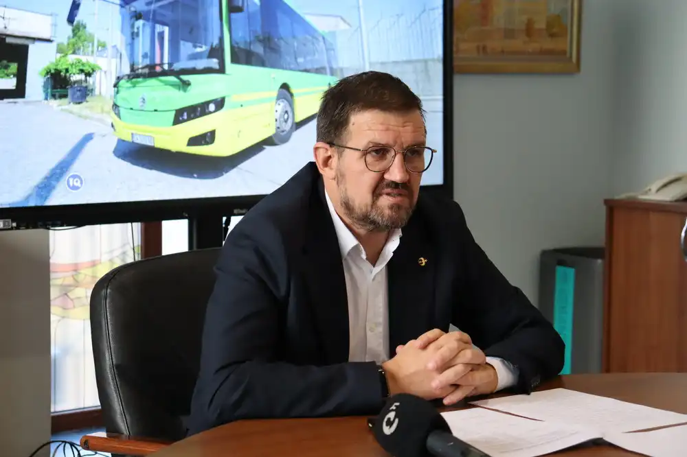 Шоково евтин транспорт: пенсионерите с карта за 1 евро, учениците – напълно безплатно!