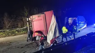 Тир се преобърна в Прохода на Републиката заради гъста мъгла