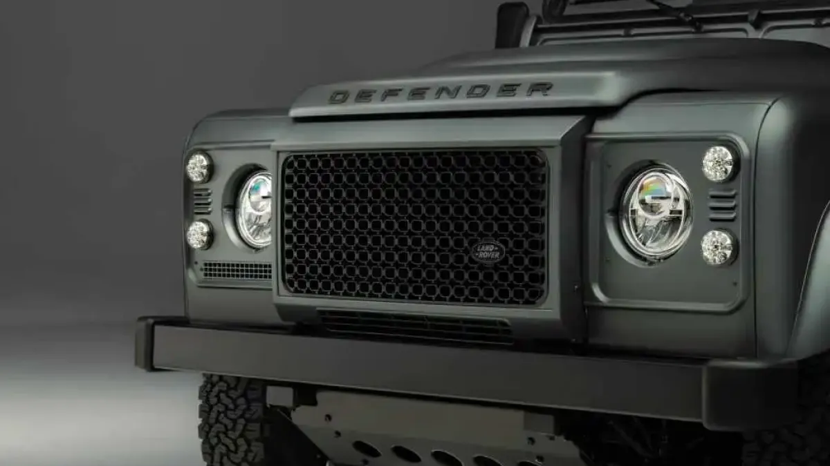Класически Defender V8 с цветове, вдъхновени от Defender OCTA