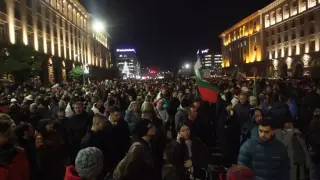 Започна се: Задържаха 9 души с нож и бомбички на протеста, пак блокада на метрото!