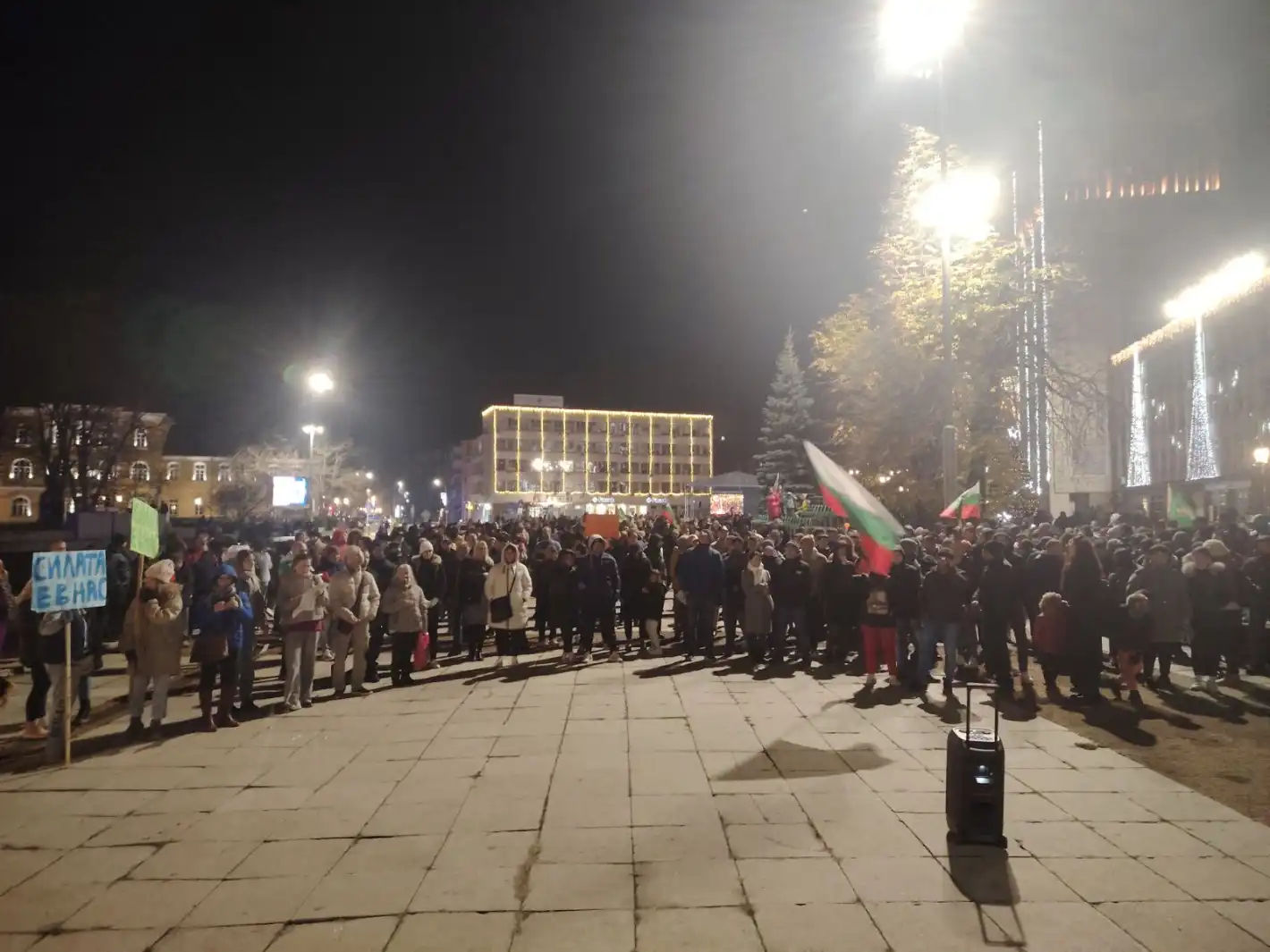 Протестът в Габрово се разцепи, пепейци се изпокараха с...