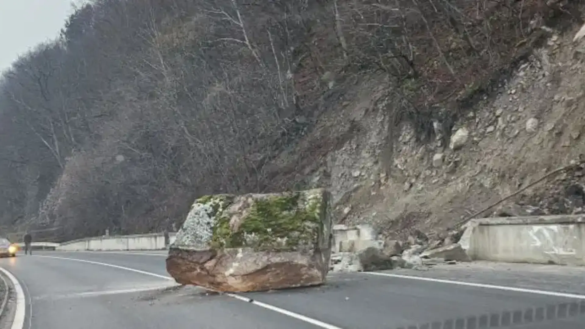 Извънредна ситуация на пътя Банско - Гоце Делчев, движението е спряно