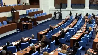 Спорове в парламента заради бюджета на ДОО, приеха...