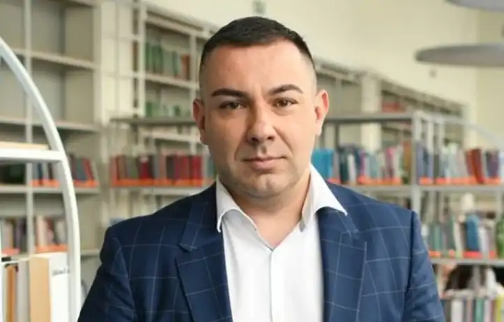 Доц. Христозов назова най-големия проблем след оставката на кабинета, свързан е с еврото