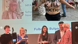 Либералната оргия роди „Лицето на протеста“ Снимки 18+