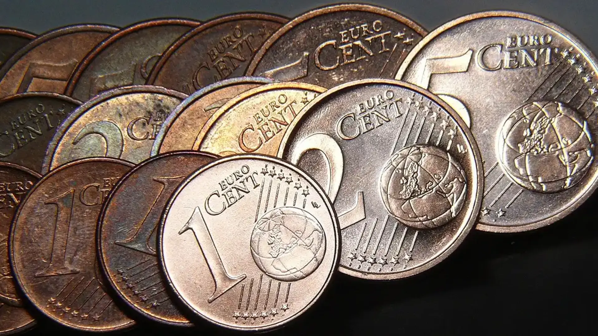 Абсурден случай в родна банка заради еврото и жълти стотинки