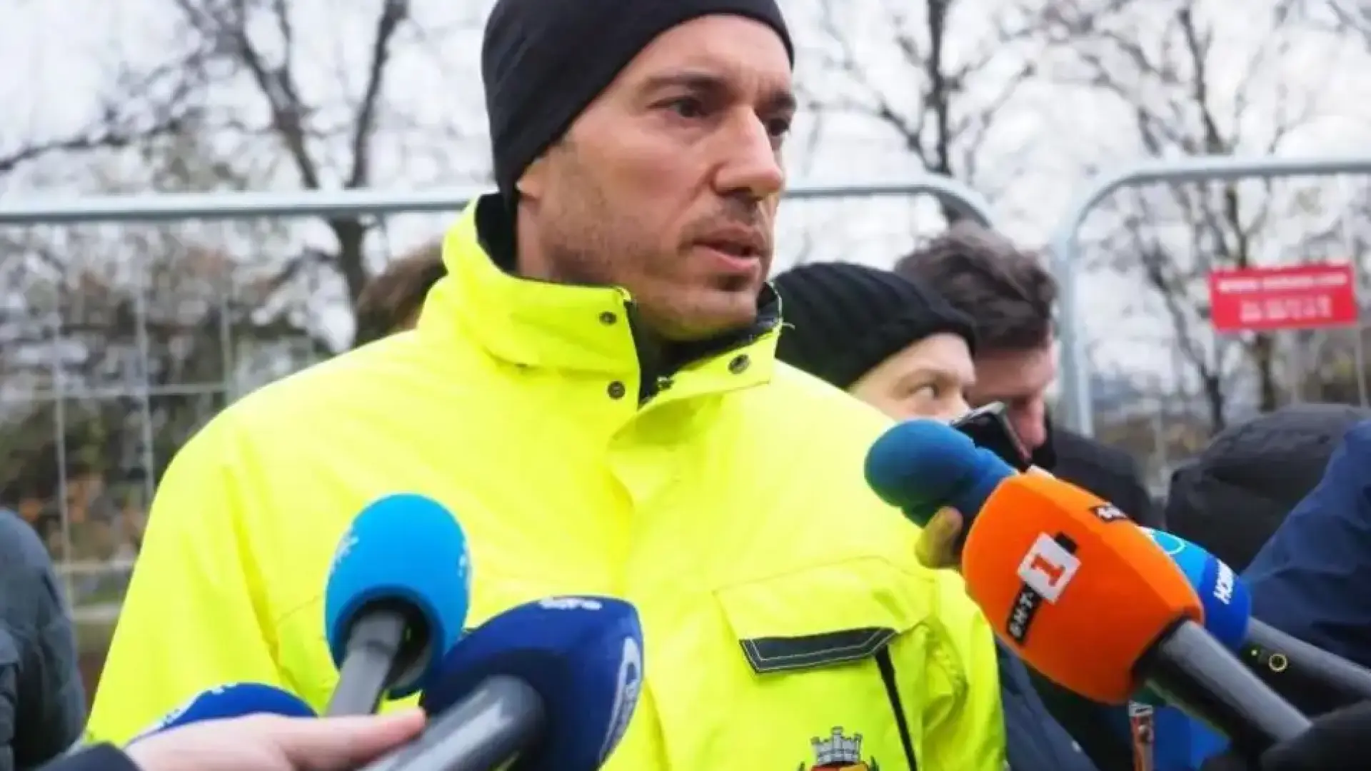 Терзиев надяна ръкавиците и заяви: Боклукът няма да е причината да си тръгна