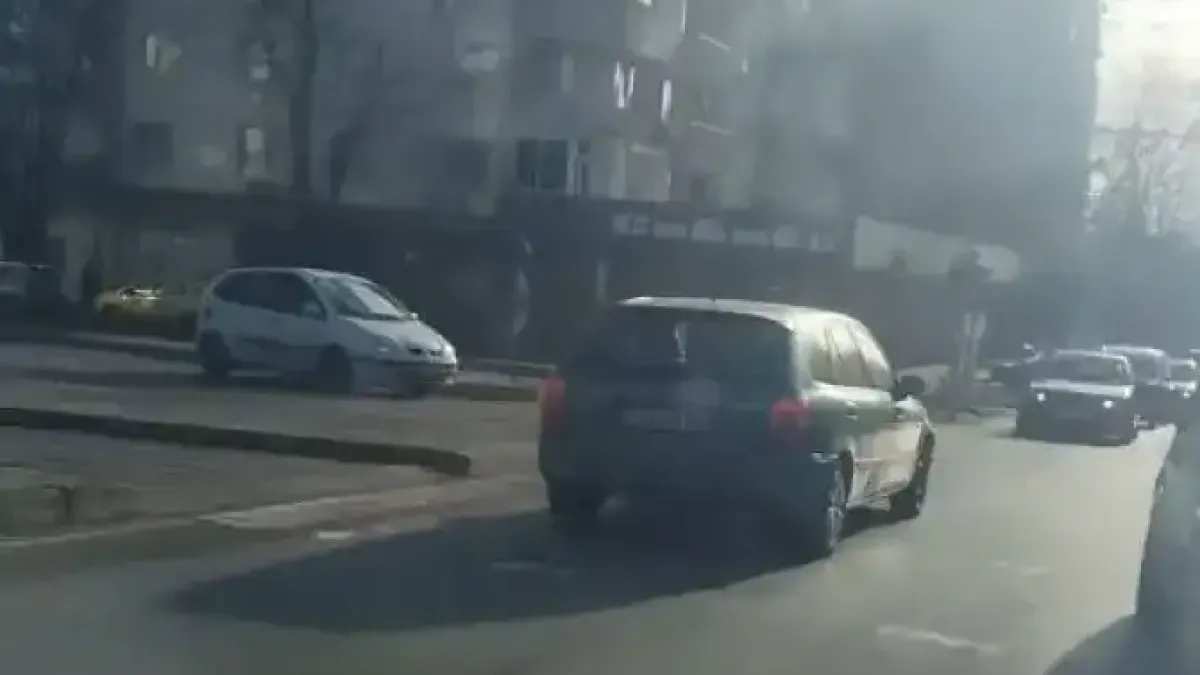 Шофьорка с английска маневра хвърли в ступор всички в Стара Загора Снимки