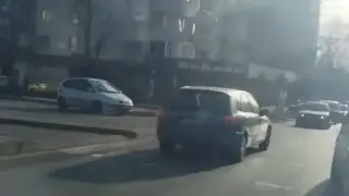 Шофьорка с английска маневра хвърли в ступор всички в Стара Загора Снимки
