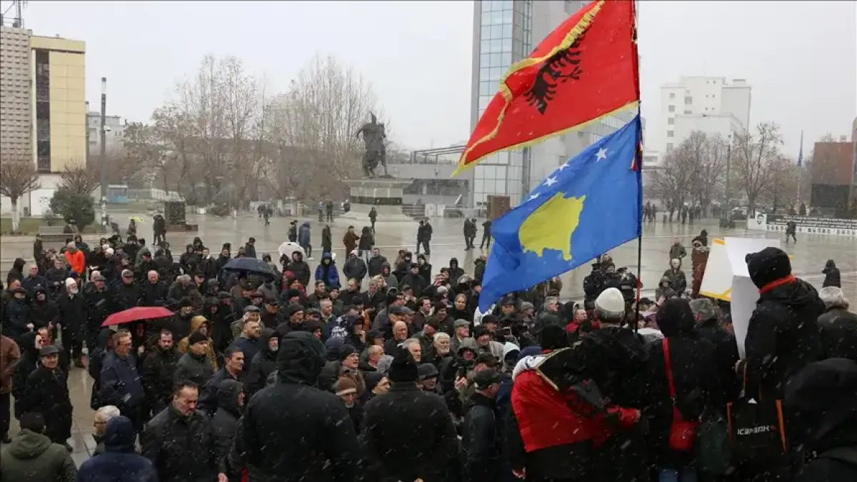 Албанци палят Скопие заради бивш президент