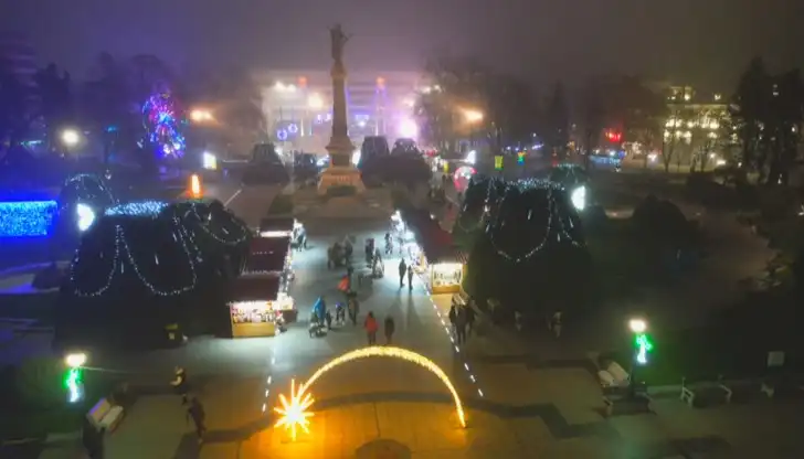 Коледната звезда на Дунав засия в празнична премяна