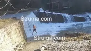 Дядо по гащи ошашави благоевградчани! Ето какви ги свърши насред студа Снимки