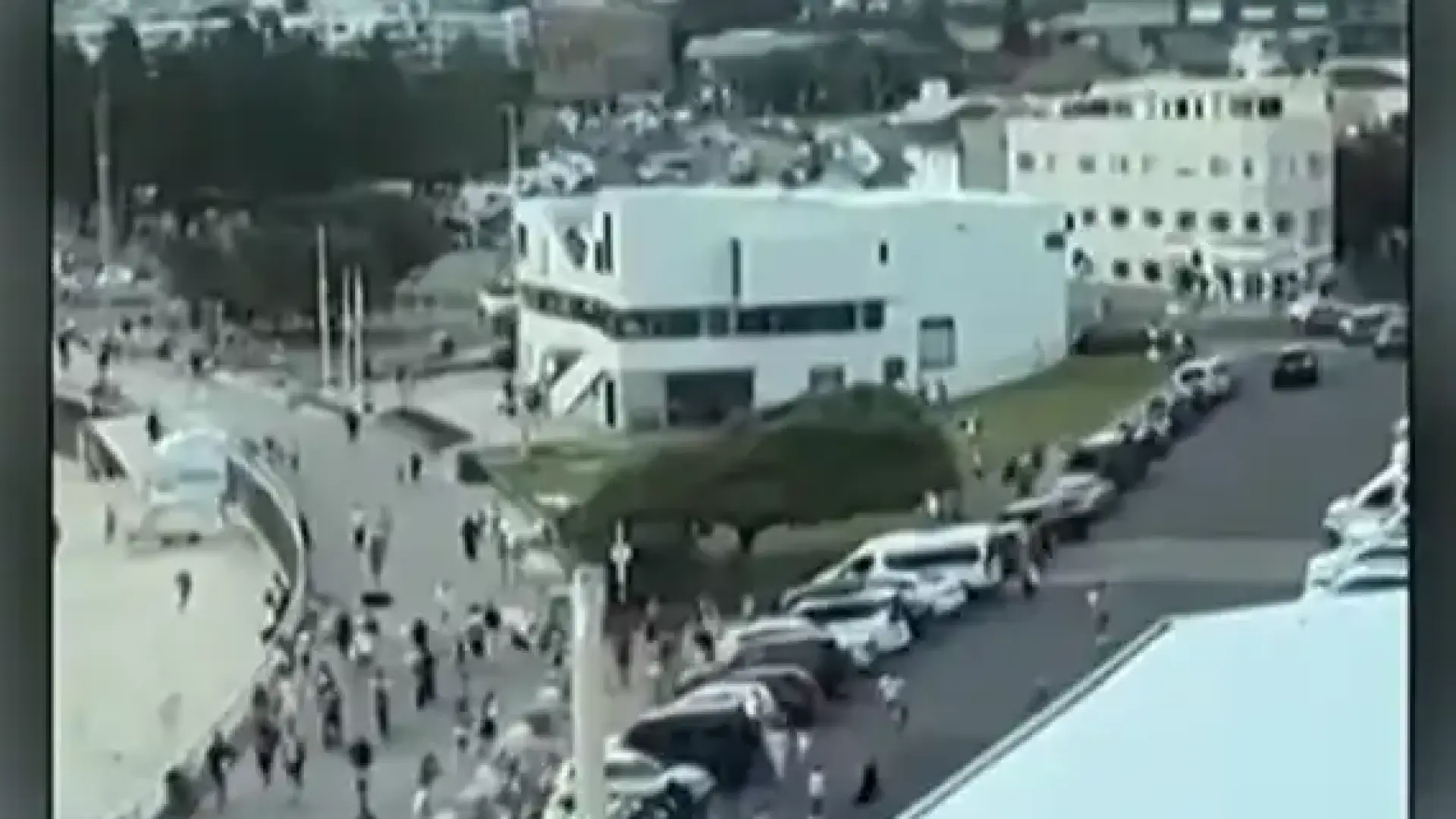 Стрелба на известeн плаж, има ранени Видео