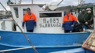 Рибари извадиха 240-сантиметрова есетра край Бяла Видео
