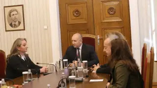 Остър сблъсък! Сачева призова Радев да се пусне с партията си на избори, а той...