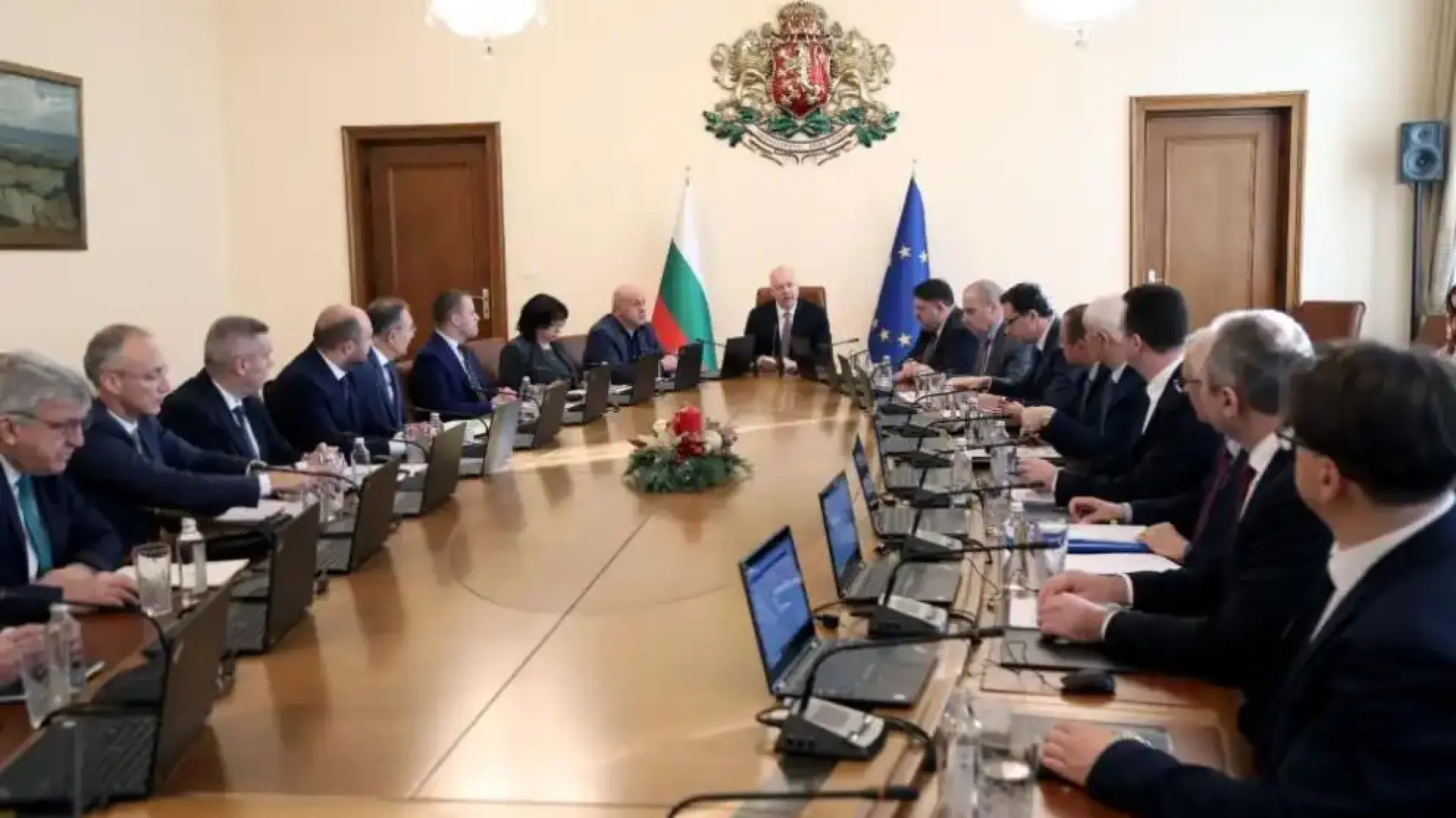 Желязков успокои българите за бюджета, гарантира стабилност и социалните разходи