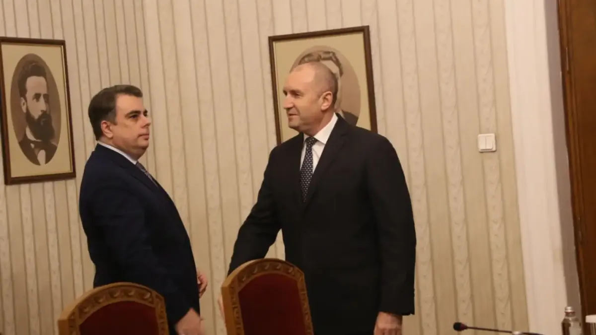Асен Василев не изключи сътрудничество с партията на Радев