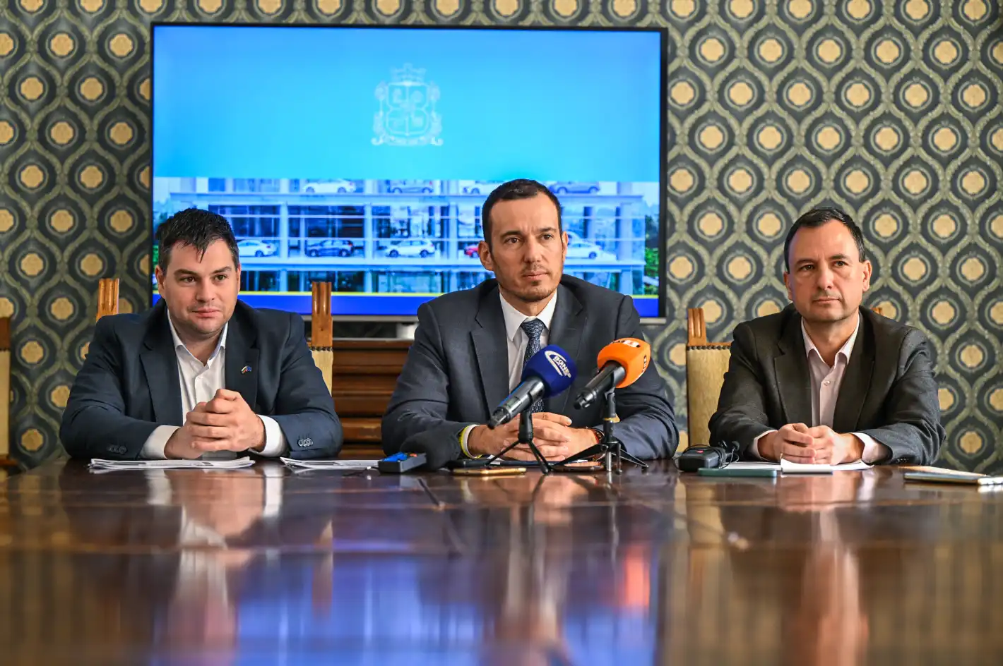 Кметът Терзиев решава проблема с паркирането в София, реализирането на плановете започва