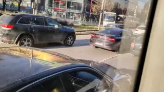 Тежка катастрофа с автобус и трамвай до известен мол в София Снимки