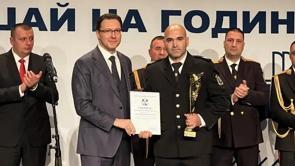 Жандармерист от Монтана е полицай на годината, измъкнал жена от тежка катастрофа