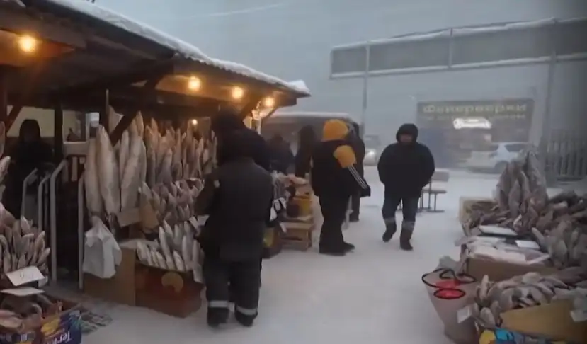 Сковаващ студ удари Русия, в Якутск отчетоха -45°C Видео