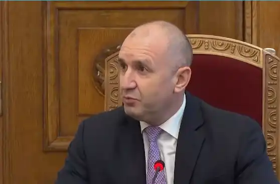 Кучетата на Радев лаят срещу европейския път на България. Честито ЕВРО на мислещите