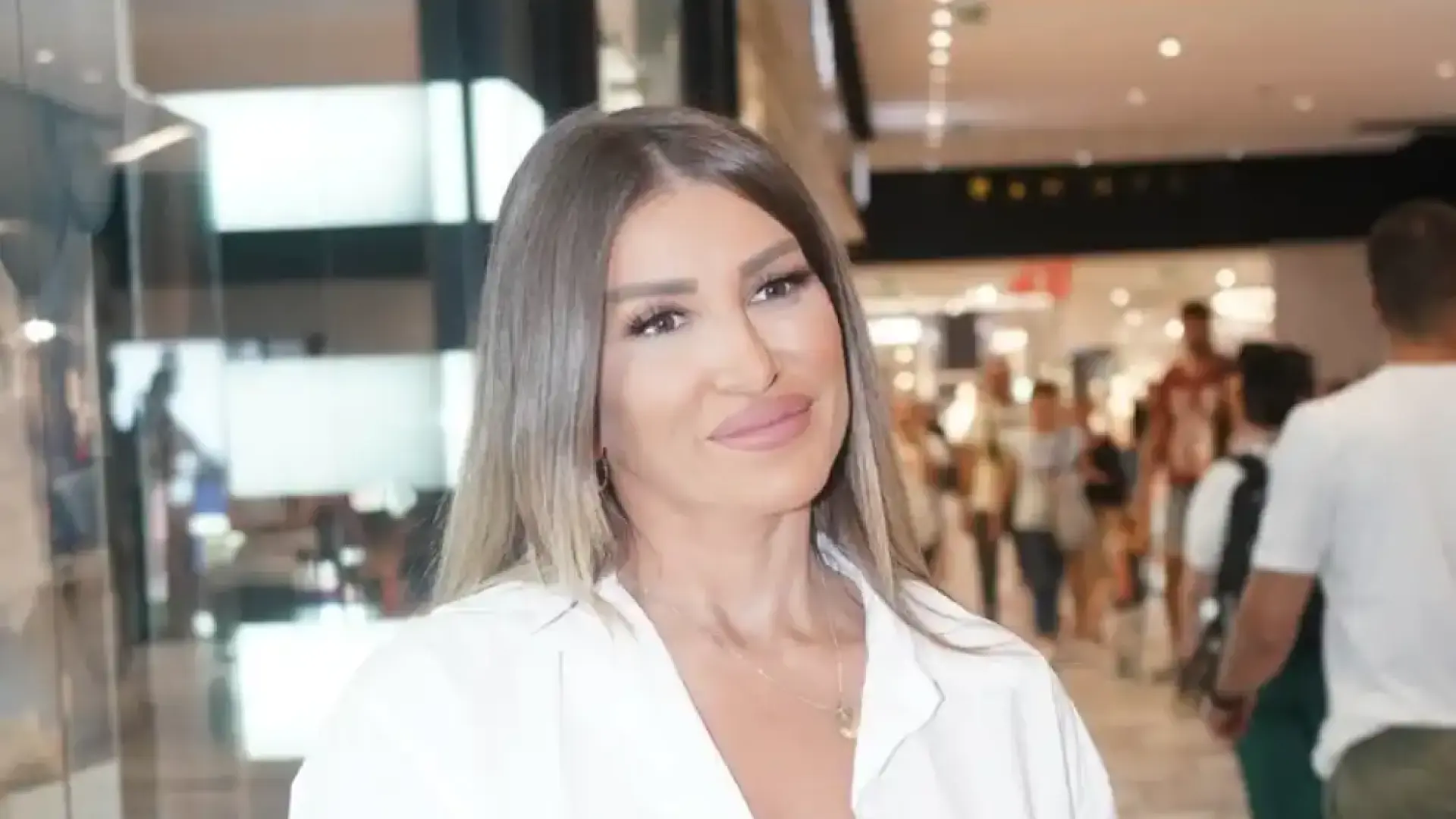 Имала интимни отношения с любовника си в същата стая, където спял мъжът ѝ: Изневерявала му пред очите му, след което завършила с камионджия