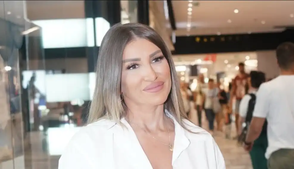 Имала интимни отношения с любовника си в същата стая, където спял мъжът ѝ: Изневерявала му пред очите му, след което завършила с камионджия