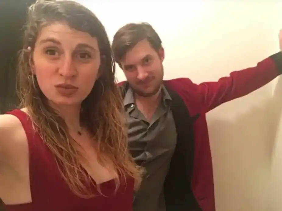 Ела и приятелят й се включиха в оргия за първи път, а насред груповия секс мъжът разбра пикантна истина за себе си