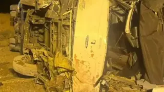 Автобус се вряза в мантинела, 13 загинаха Снимки