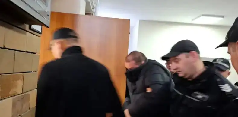 Стъкларя много го загази след акцията в Ловеч и София на ГДБОП