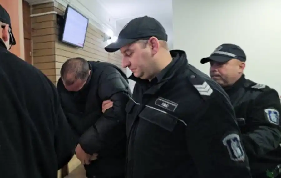 Извънредно решение за трима от обвиняемите от престъпната група на Стъкларя