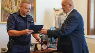 "Полицай на годината": Ахмед спаси дете, а Митко влезе в горяща къща и...