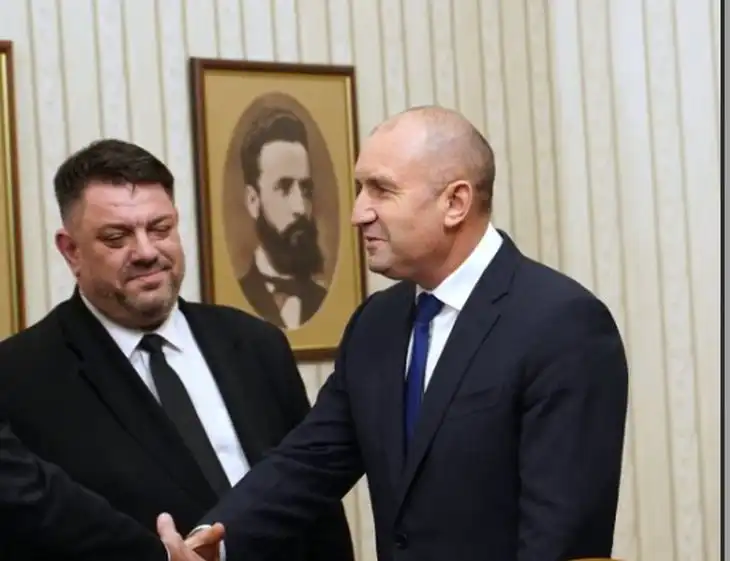 Неочаквано: Голяма новина на срещата между Радев и БСП
