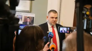 Пеевски показа Музея на сглобката на млади хора от Кюстендил