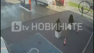 Брутална жестокост потресе България! Мъж влачи куче, вързано с въже за колата му Снимки