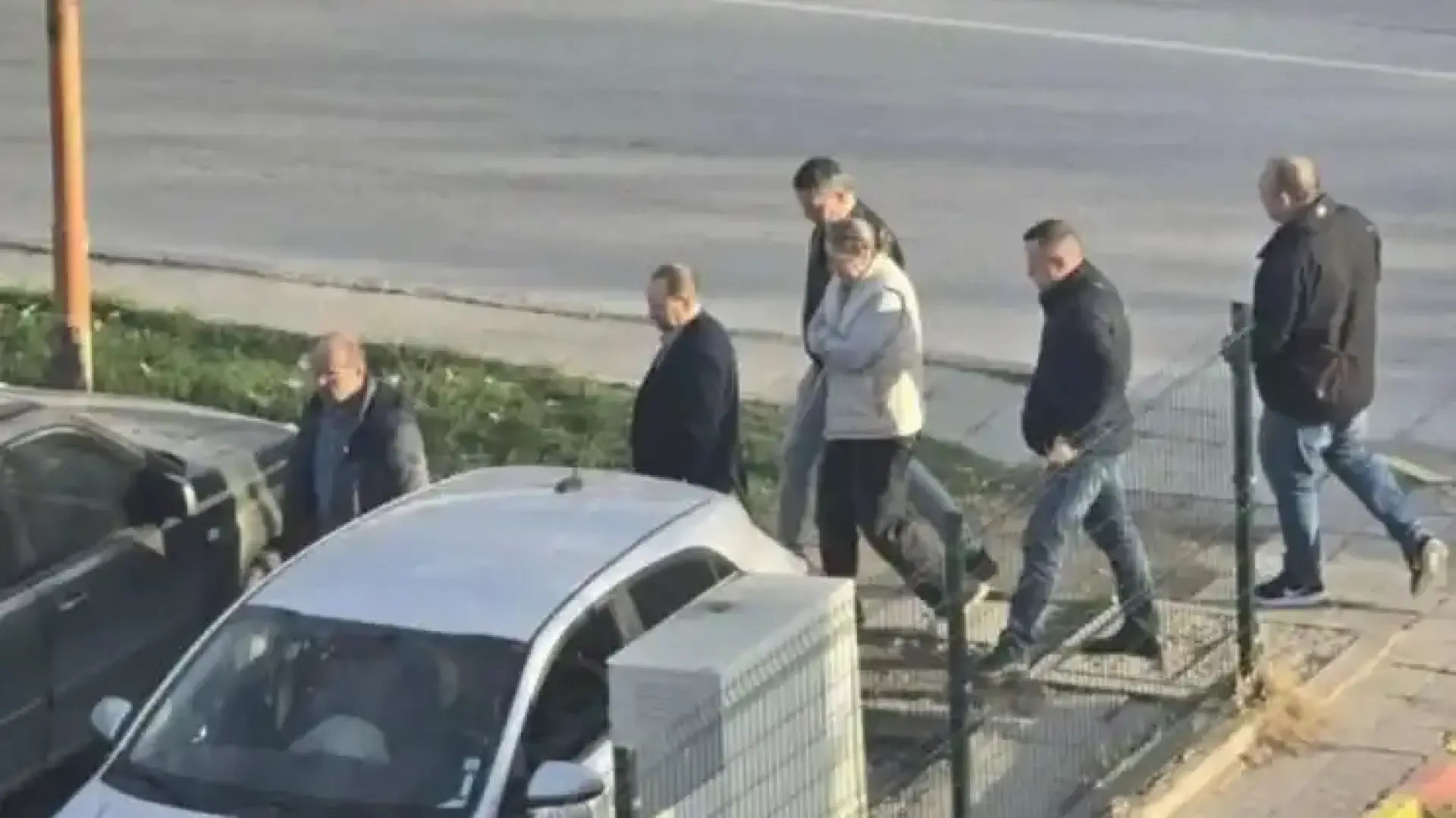 Полицаи влязоха в болница "Селена", изведоха собственика и управителката